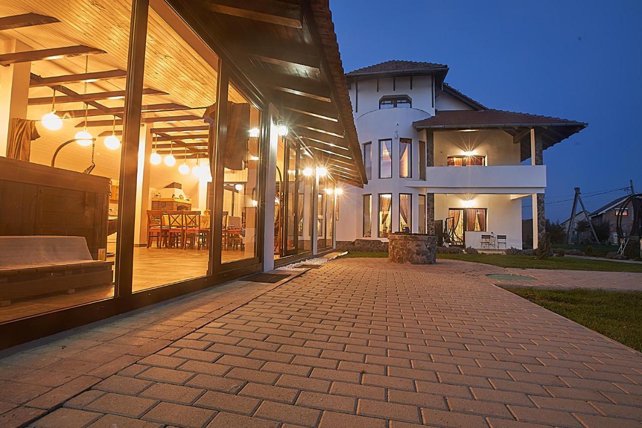 Insula Christiana Hotel Cristian  Exterior photo